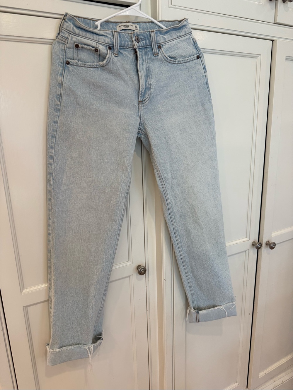 Abercrombie & Fitch Light Wash Baggy low rise Jeans